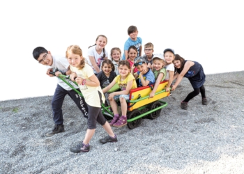 Die räumlichen Möglichkeiten des Kindercampus schaffen einen Ort des Miteinanders, wo Klein und Groß sich kennenlernen, miteinander spielen und lernen und sich dabei wohlfühlen können.
©Werbeagentur TM-Hechenberger