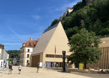 Unter dem Landtagsgebäude befindet sich der Landesführungsraum für Liechtenstein. © Bandi Koeck