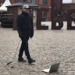 Jürgen Bauer geht mit seinem Laptop gern am Prenzlauer Berg in Berlin spazieren. (Foto: Bauer)