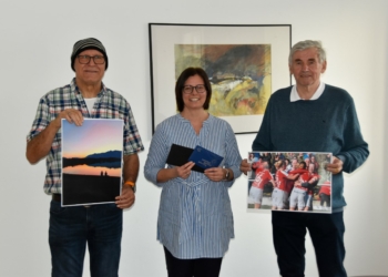 Die Gewinner Manfred Bauer und Luggi Knobel bei der Gewinnübergabe mit Bürgermeisterin Katharina Wöß-Krall (es fehlt: Gewinnerin Ramona Heinzle) © Marktgemeinde Rankweil