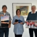 Die Gewinner Manfred Bauer und Luggi Knobel bei der Gewinnübergabe mit Bürgermeisterin Katharina Wöß-Krall (es fehlt: Gewinnerin Ramona Heinzle) © Marktgemeinde Rankweil