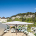 Im Restaurant samt Dachterrasse kommen vor allem regionale und saisonale Gerichte auf den Tisch. Foto: Petra Rainer