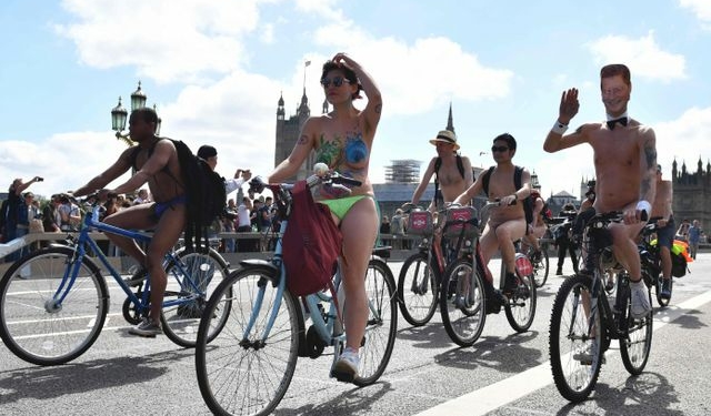 People take part in the World Naked Bike Ride 2017 across Westminster Bridge in central London on June 10, 2017.
Participants ride naked across London to raise awareness of cyclists on the roads in this annual event. / AFP PHOTO / Justin TALLIS
