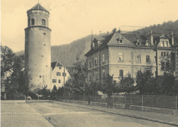 Zur Linderung der Wohnungsnot errichtete die Sparkasse ein Zinshaus am heutigen Standort der Zentrale sowie ein weiteres Haus in der Widnau.