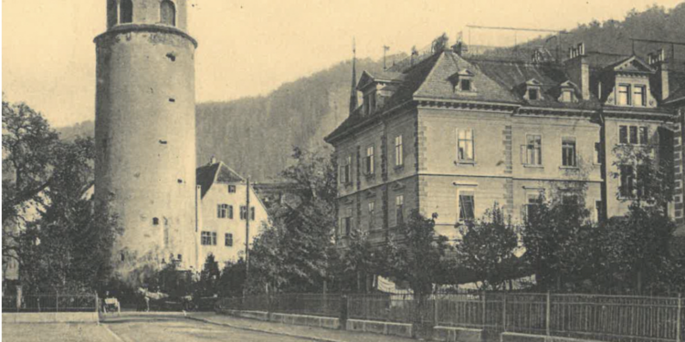 Zur Linderung der Wohnungsnot errichtete die Sparkasse ein Zinshaus am heutigen Standort der Zentrale sowie ein weiteres Haus in der Widnau.