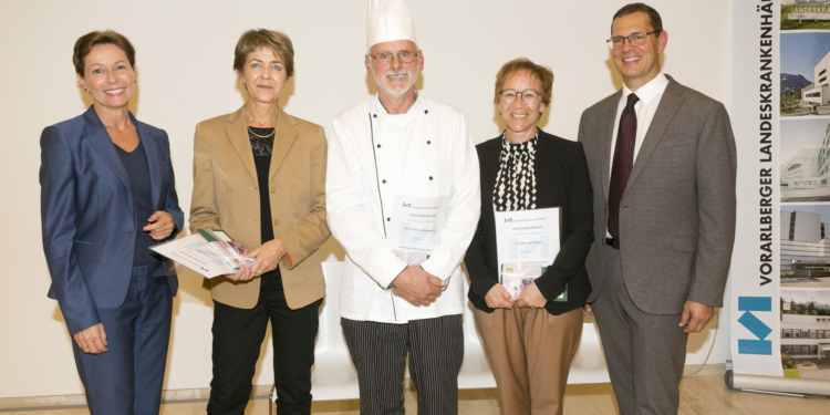 Verabschiedung in Pension, Rede von Dir. Andreas Lauterer und LR Martina Ruescher. © Mathis