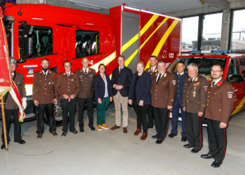 Fahrzeugsegnung der Ortsfeuerwehr Rankweil Vorplatz der Basilika (bei Schlechtwetter im Feuerwehrgerätehaus Rankweil). Foto: Hofmeister