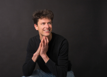 Leonhard Garms dirigiert beim Festival texte & töne 21 das Symphonieorchester Vorarlberg. Foto: Gerhard Fally