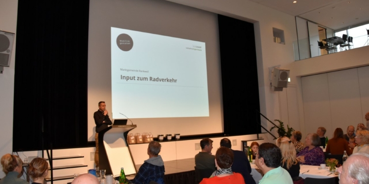 Inputs zum Thema Radverkehr gab Jürgen Lampert in einem Vortrag. © Gemeinde/Frick