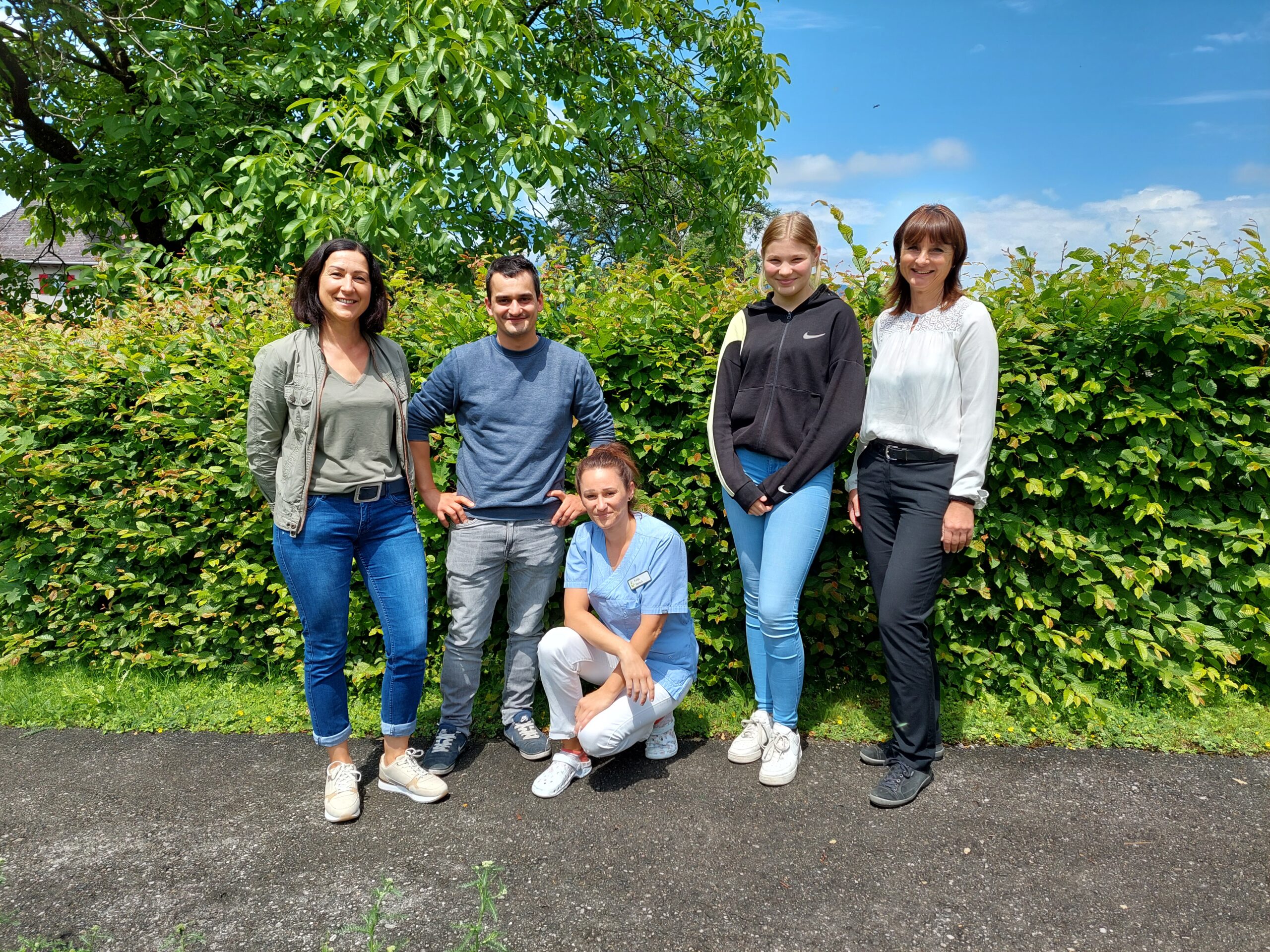 Lehrling Katharina Fehr mit den Lehrlingsausbildner:innen © Senioren-Betreuung Feldkirch GmbH