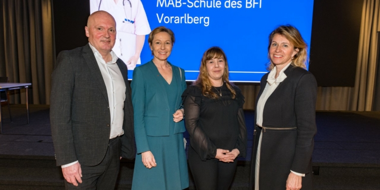 Foto: Jürgen Gorbach. Von links nach rechts: Horst Stürmer, Martina Rüscher, Marina Längle, Eva King
