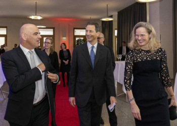 Alain Berset mit S.D. Erbprinz Alois und Gattin I.K.H. Sophie im SAL