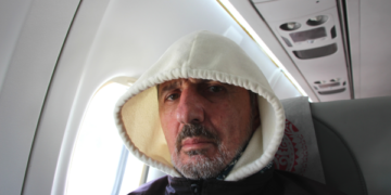 Autor Wolfgang Godai und die eisige Klimaanlage bei Air Tahiti