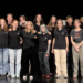 Die Mitwirkenden der Produktion von links nach rechts:
Jakob Begle, Anna Klas, Marius Krampl, Laura Dünser, David Ammon, Maja Löschnigg, Leandro Baur, Hannah Pasterk, Anika Fend, Hanna Dünser, Pio Egle, Aiden Alton, Paula Futscher und Zahra Bucher.