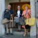 Manfred Böhmwalder, Christl Berchtold und Andrea Fritz-Pinggera mit einer Auswahl der angebotenen Taschen.