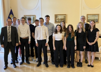 Die Schülergruppe besuchte im Zuge ihres Austauschs die Botschaft in Wien. Bild: IKR