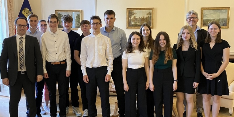 Die Schülergruppe besuchte im Zuge ihres Austauschs die Botschaft in Wien. Bild: IKR