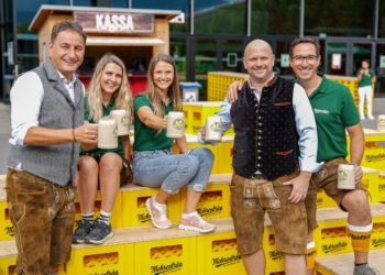 Das Team der Mohrenbrauerei freute sich über den größten Brausilvester der Mohrenbräu-Geschichte.

Foto: 7PRO.TV Medienproduktionen