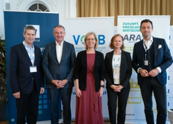 Fotocredit: IV, v.l.n.r.: Sektionschef Christian Holzer, IV-Vize-Generalsekretär Peter
Koren, Klimaschutzministerin Leonore Gewessler, VOEB-Präsidentin Gabriele Jüly,
ARA-Vorstandssprecher Harald Hauke