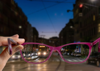 Optimal angepasste Brille für eine gute Sicht im Straßenverkehr © Himmelhoch
