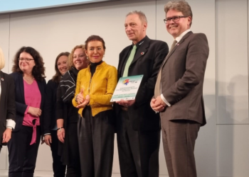 von links nach rechts: SC Doris Wagner, Andreas Rüsdisser, Alexandra Kopf-Mayer, MR Katharina Kiss, BM Martin Polaschek. Foto: Schule