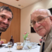 CR Bandi Koeck im Gespräch mit dem Holocaust-Überlebenden Egon Holländer.