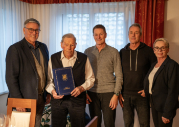 Bürgermeister Matt mit Helmut Malin, den Söhnen und Ortsvorsteherin Silvia Fröhle. © Stadt Feldkirch