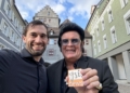 CR Bandi Koeck mit Rusty beim Exklusivinterview in Feldkirch. Foto: Gsi.News