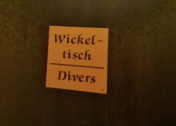 Das Meersburger Schloß hält für BesucherInnen drei Wickelräume bereit: männlich, weiblich und divers. Foto: Albert Wittwer