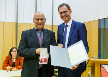 Amtsübergabe Bgm. Philibert Ellensohn im Mehrzwecksaal der Volksschule Viktorsberg. Foto: VLK