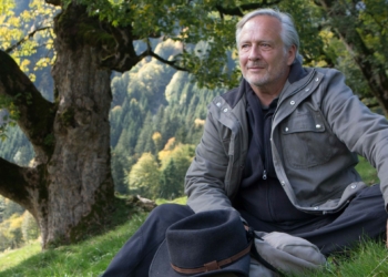 „Die Stimme der Bäume“ lautet der Titel des Vortrags mit Conrad Amber. Credits: Amber