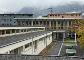 Das Gebäude des Zehnten Freiwilligen Schuljahrs in Vaduz. Foto: Bandi Koeck