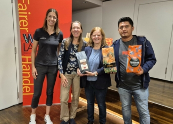 Martina Gassner von der Rösterei in Rankweil, Birgit Calix vom EZA Fairer Handel, Maria-Luise Loacker vom Weltladen Rankweil und Leandro Morales von der Kleinbauerngenossenschaft ISMAM in Mexiko. Foto: EineWelt Rankweil