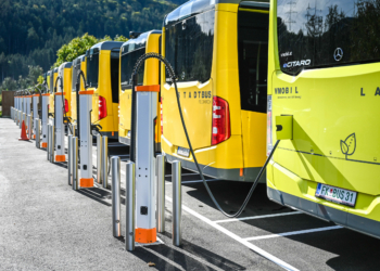 Zehn 160-kW-Ladepunkte sowie ein 1-Megawatt-Trafo garantieren, dass die neue E-Flotte von NIGGBUS ihre Fahrgäste pünktlich und umweltschonend ans Ziel bringt. Foto: Udo Mittelberger