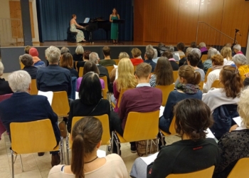 Lisa Maria Schachtschneider (l.), Eva-Maria Heinzle.
Foto: St. Flatz