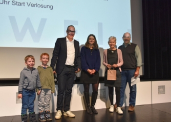 Die Hauptgewinner mit Vizebürgermeister Andreas Prenn (3.v.l.). Foto: Gemeinde