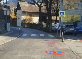 Die neue Straßenmarkierung vor der VS Levis. Foto: Stadt Feldkirch
