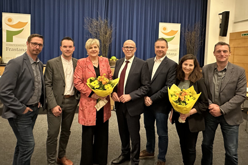 Gemeindevorstand und Bürgermeister (von links nach rechts): Michael Bertsch, Lukas Debortoli, Michaela Gort, Bgm. Walter Gohm, Jürgen Blacha, Andrea Lins-Gabriel und Robert Schöch.