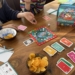 Ein Spaß für die ganze Familie, das neue Gegenteilbrettspiel. Foto: Bandi Koeck