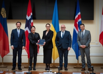 Botschafter Frank Büchel, Cecilie Myrseth, Ministerin für Handel und Industrie, Norwegen, Yuliia Svyrydenko, Erste Premierministerin und Wirtschaftsministerin, Ukraine, Logi Einarsson, Minister für Kultur, Innovation und höhere Bildung, Island, Jacques Gerber, Delegierter des Schweizer Bundesrats für die Ukraine.