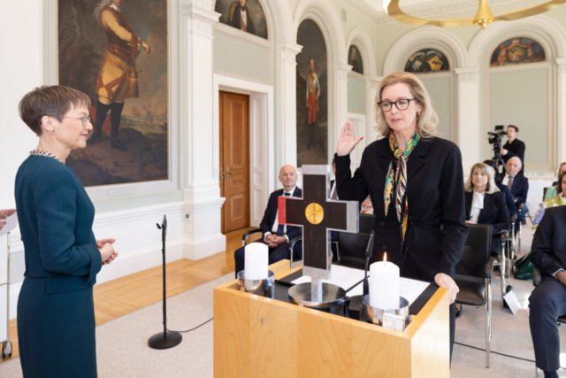 Regierungschefin-Stellvertreterin Sabine Monauni bei der Vereidigung.