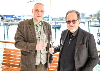 Direktor Michael Weber mit Ex-Schulinspektor Walter Herbolzheimer (re). Fotos: hak has fk