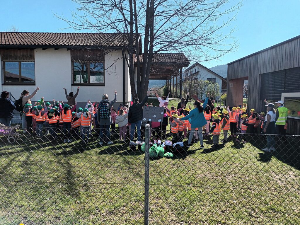 Die Kinder aus dem Kindergarten Im Grisseler waren mit großem Engagement bei der Sache.