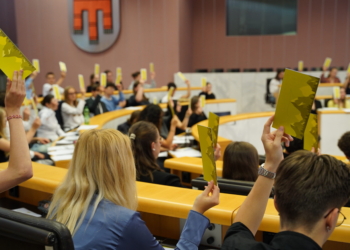 Schüler im Landtag. Fotos: Vorarlberger Landtag