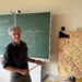 Martin Schwarz vor einem selbstgebauten Reliefmodell aus Holz. Fotos: Bandi Koeck