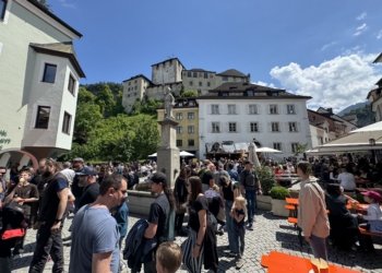 Auch die Schattenburg war schön beflaggt. Foto: Bandi R. Koeck
