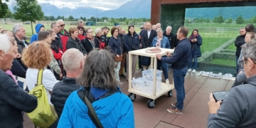 Thomas Schallert vom Verein der römischen Geschichte und Kultur Vorarlbergs präsentierte den Teilnehmenden des Rankweiler Vereinsstammtisches spannende Einblicke in die Geschichte der antiken Siedlung in Brederis. © Marktgemeinde Rankweil