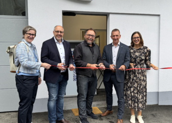 Die neuen Räumlichkeiten im AMS KWT wurden feierlich eröffnet, v.l: stv. AMS-Landesgeschäftsführerin Katharina Neuhofer, Bürgermeister Joachim Fritz, AMS KWT-Zweigstellenleiter Elmar Müller, AMS-Landesgeschäftsführer Bernhard Bereuter und AMS Bregenz  Geschäftsstellenleiterin, Sabrina Schaunig. Foto: AMS Vorarlberg