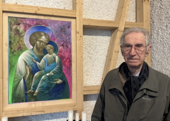 Elmar Simma vor einer Darstellung des Hlg. Josefs in Rankweil. Foto: Bandi R. Koeck