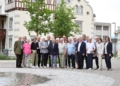 Die Jubelpaare mit Bgm. Katharina Wöß-Krall und den Gemeinderäten Cornelia Engler, Andreas Prenn und Helmut Jenny im Park der Häusle-Villa. © Marktgemeinde Rankweil/Kevin Zimmermann